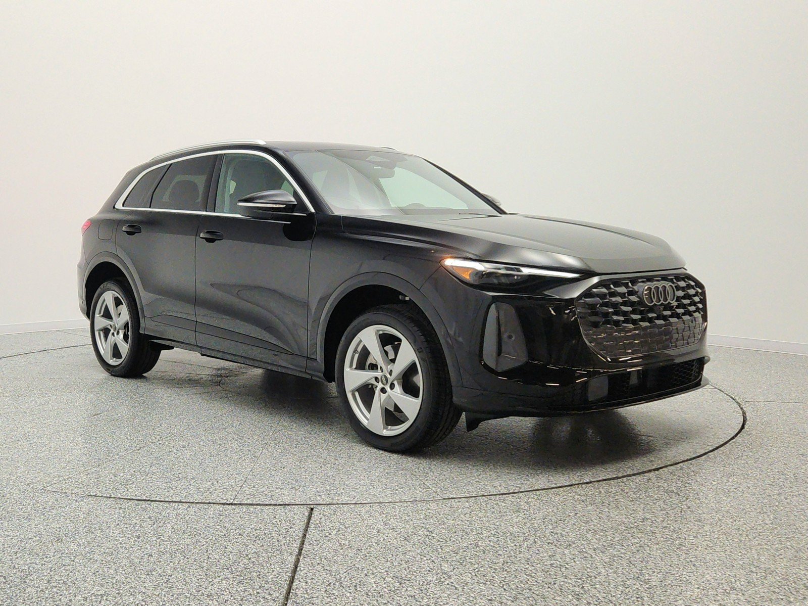Used 2025 Audi Q5 Premium Plus w/ Premium Plus AWD/4WD image 3
