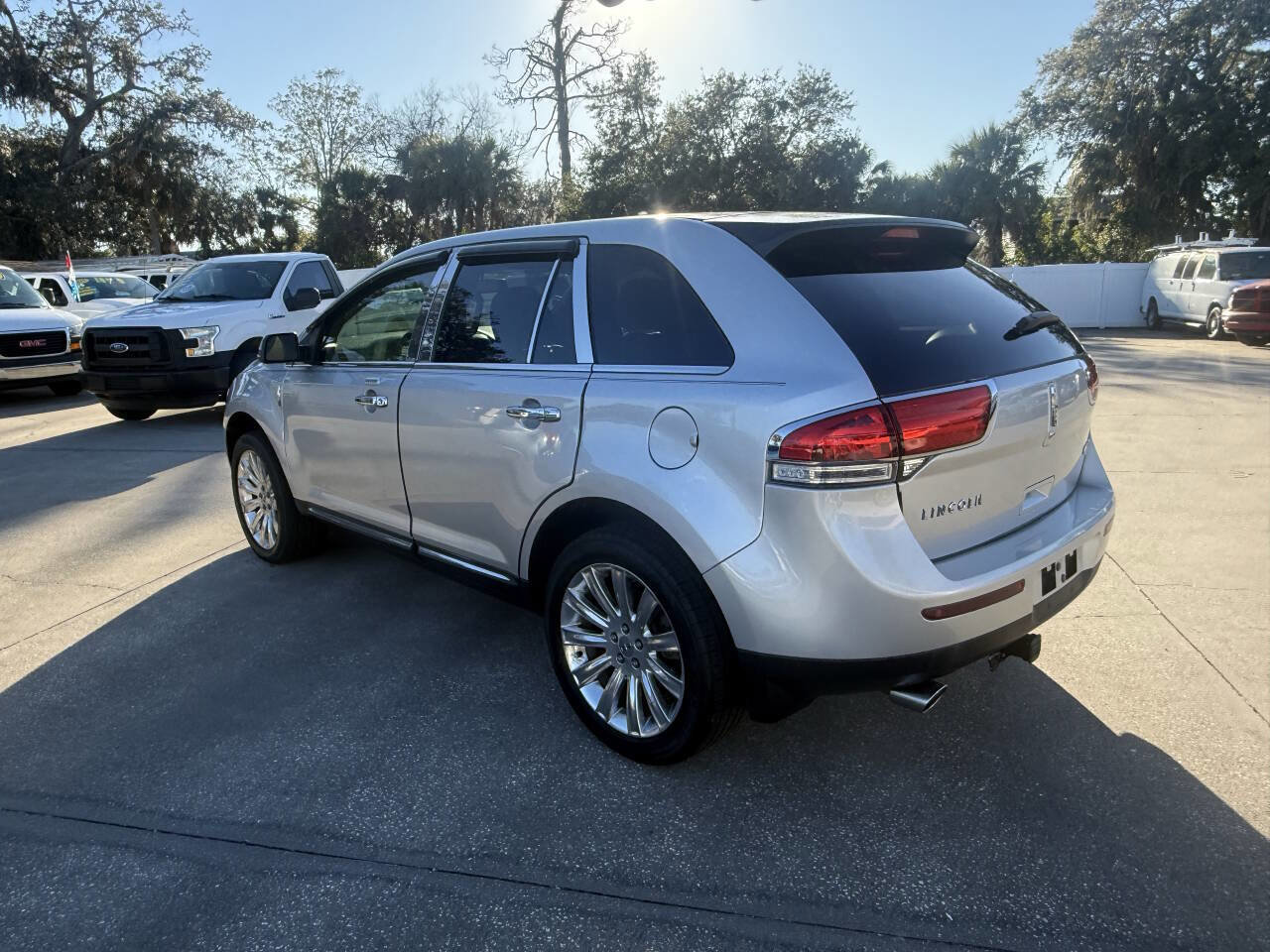 Used 2013 Lincoln MKX Base 4dr SUV image 4
