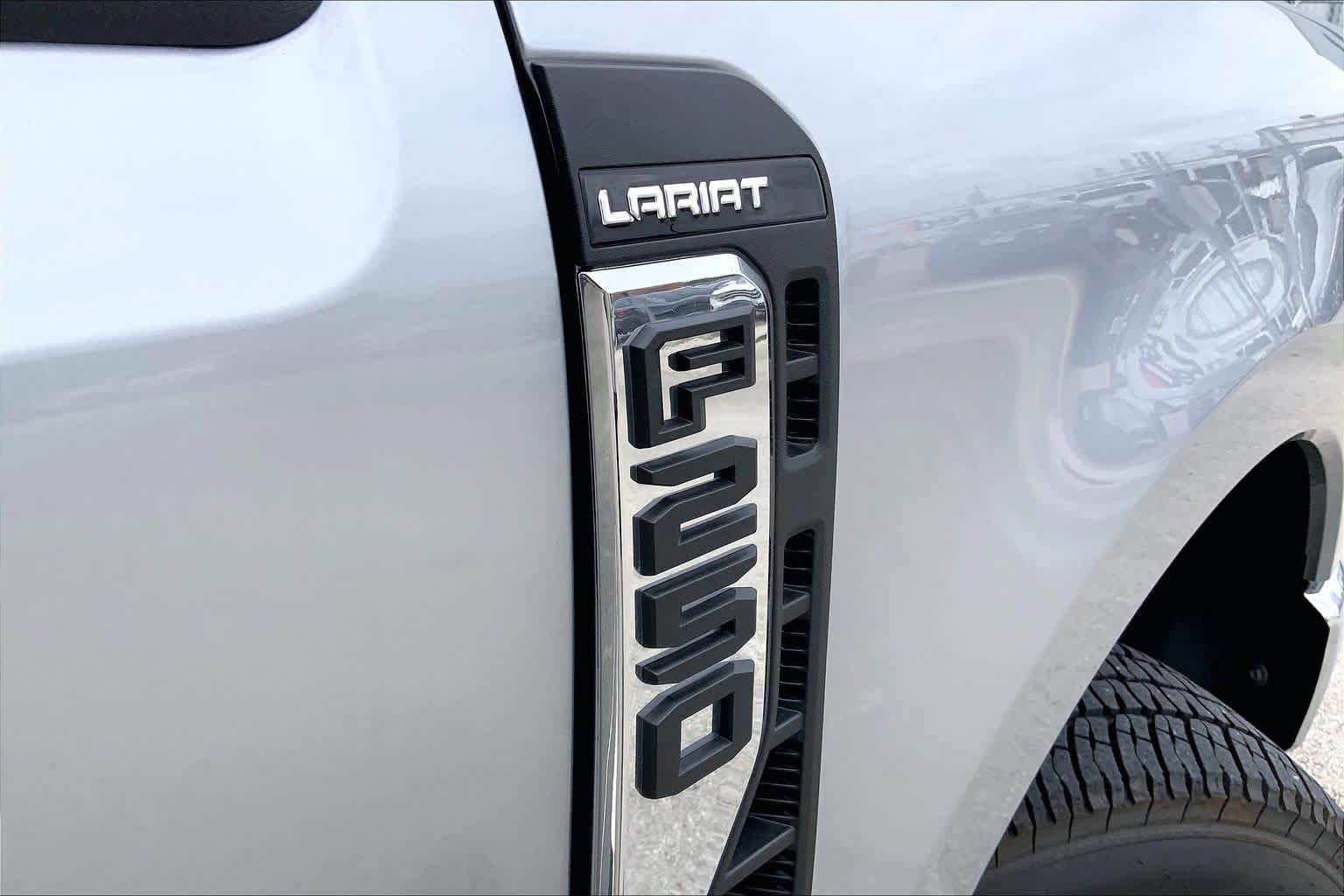 Used 2024 Ford F250 Lariat w/ FX4 Off-Road Package AWD/4WD image 31