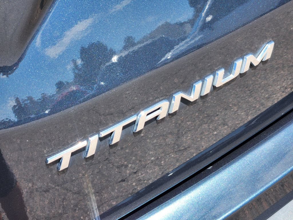 Used 2022 Ford Edge Titanium w/ Class II Trailer Tow Package AWD/4WD image 8
