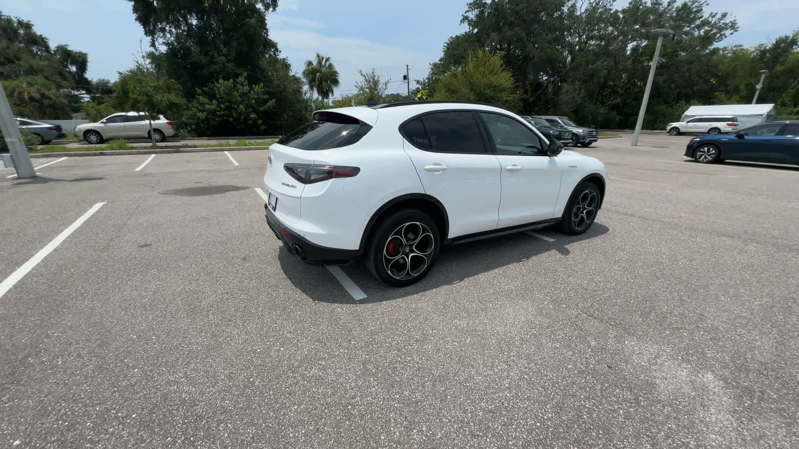 Used 2024 Alfa Romeo Stelvio Veloce AWD/4WD image 8