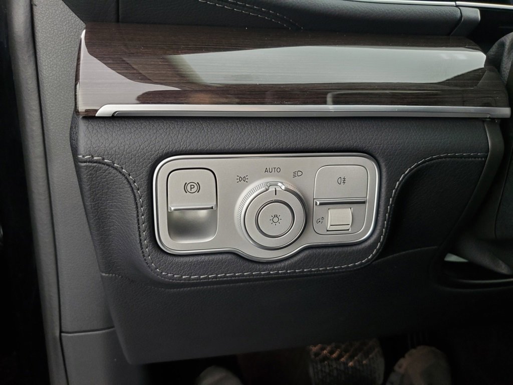 Used 2025 Mercedes-Benz GLE 450e 4MATIC image 31