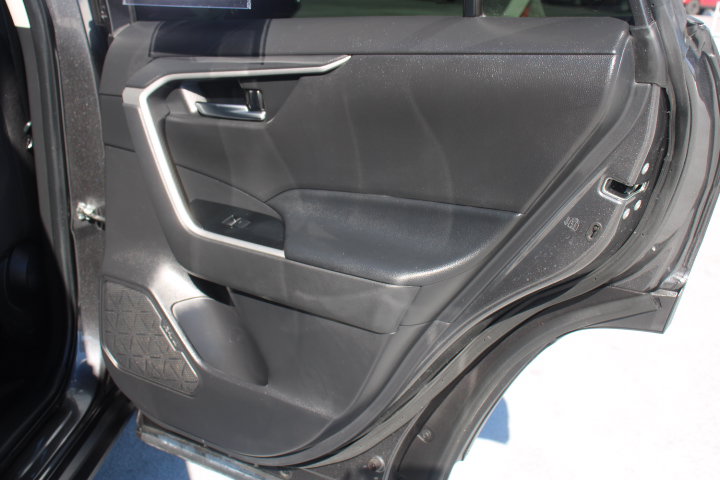 Certified 2022 Toyota RAV4 XLE w/ Convenience Package FWD image 18