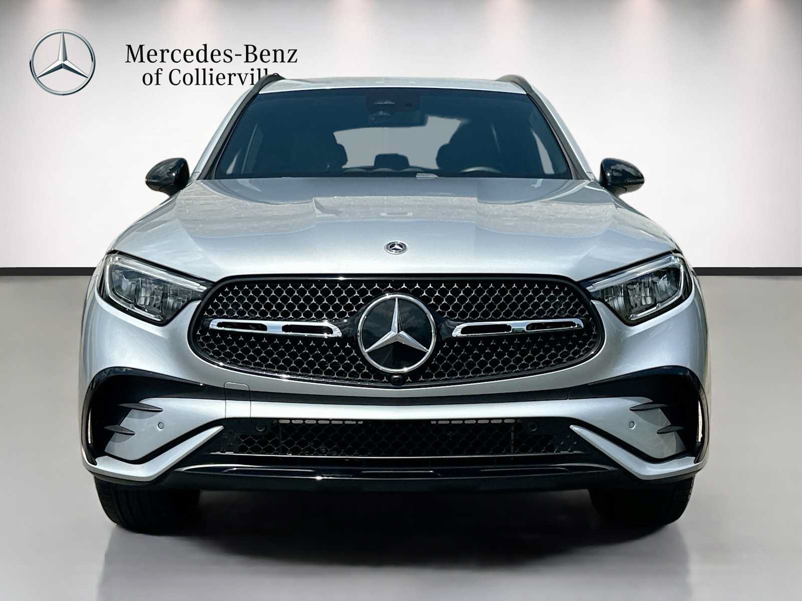 Used 2025 Mercedes-Benz GLC 300 4MATIC w/ AMG Line image 2