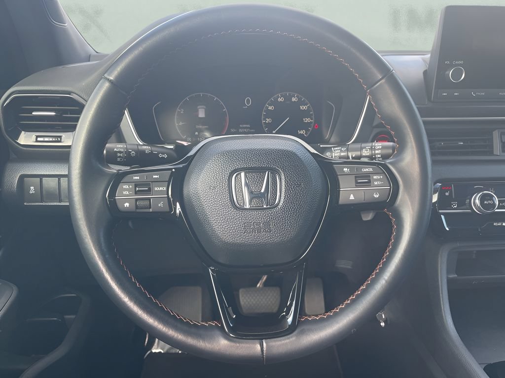 Used 2025 Honda Pilot Sport image 17
