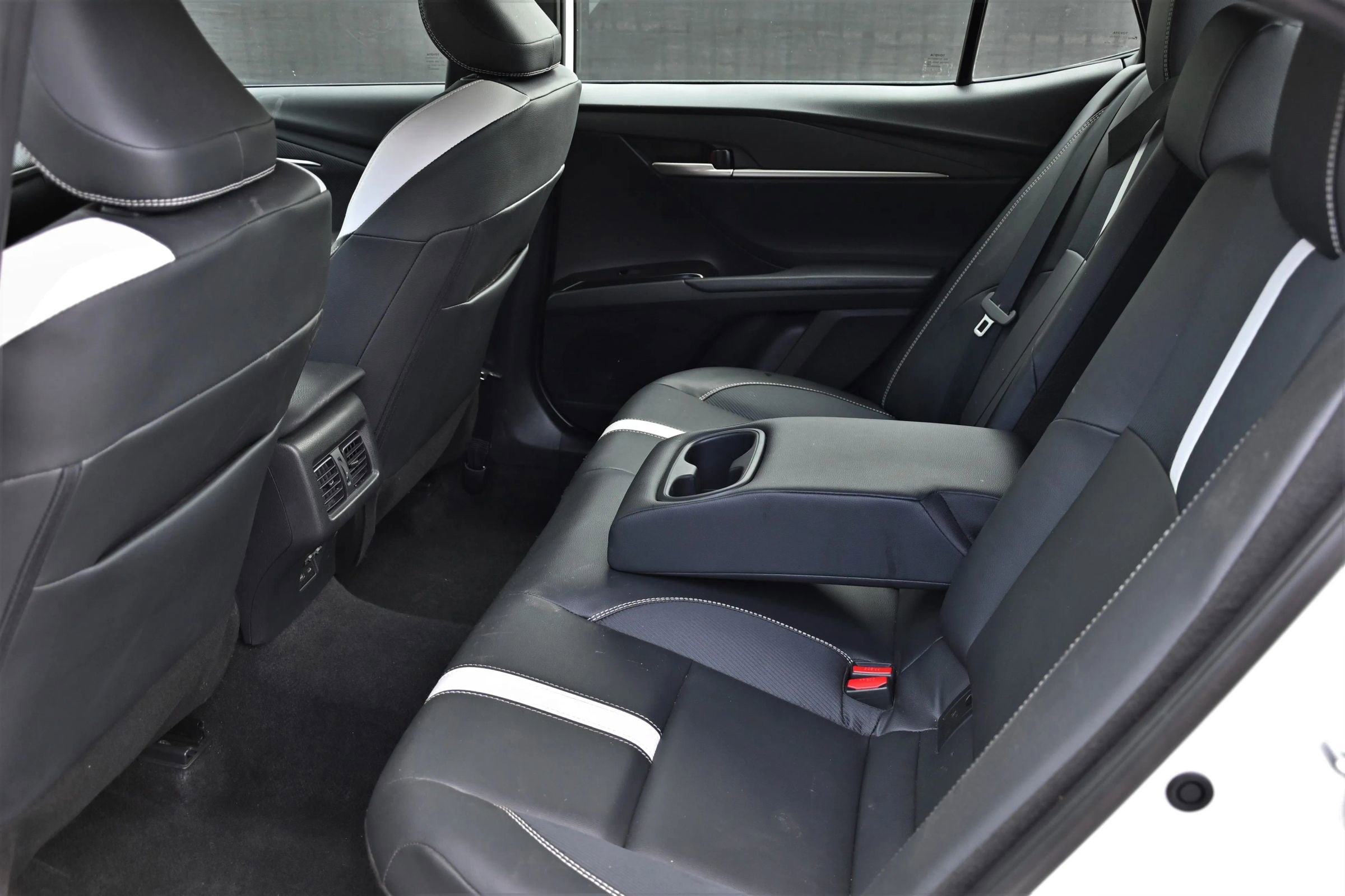 Used 2025 Toyota Camry SE image 17