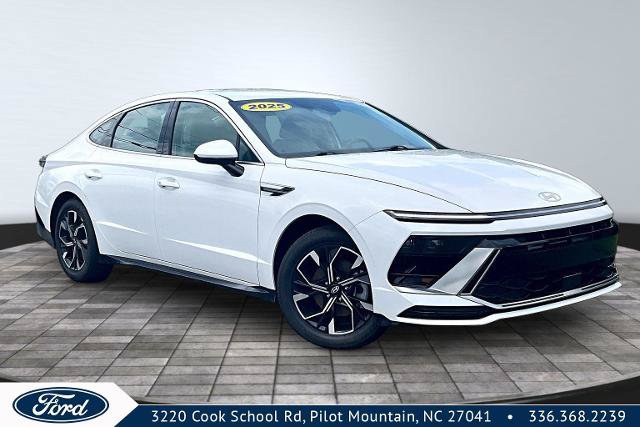 Used 2025 Hyundai Sonata SEL FWD image 1