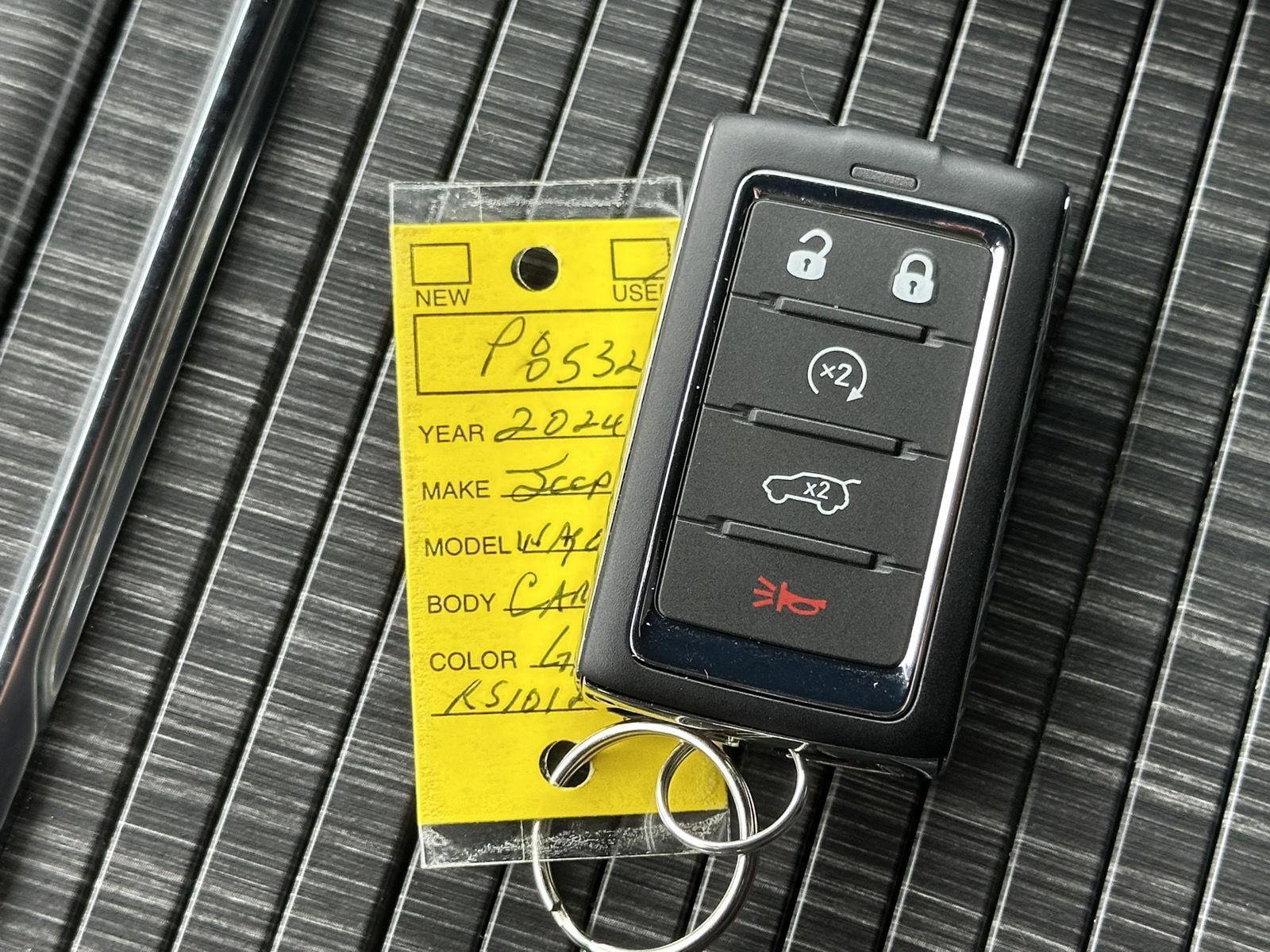 Used 2024 Jeep Wagoneer Series II w/ Flexible Seating Group image 29