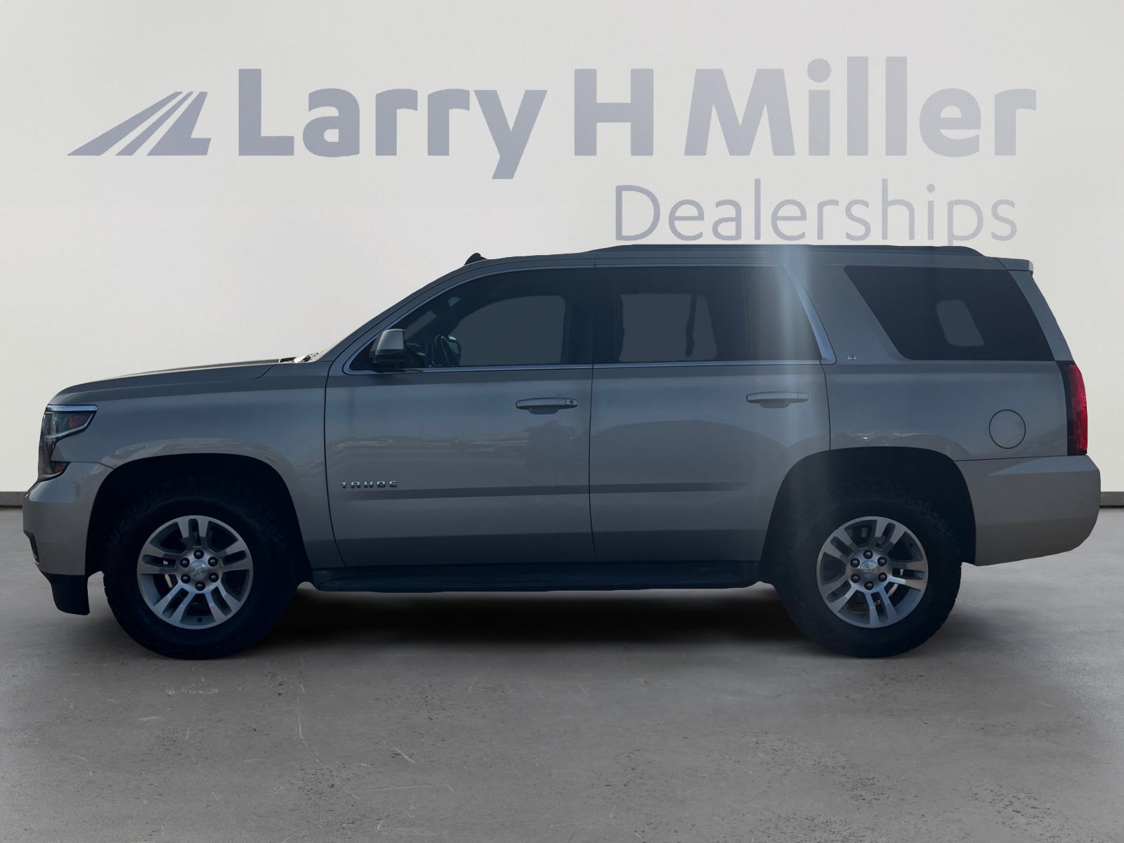 Used 2015 Chevrolet Tahoe LT w/ Luxury Package image 2
