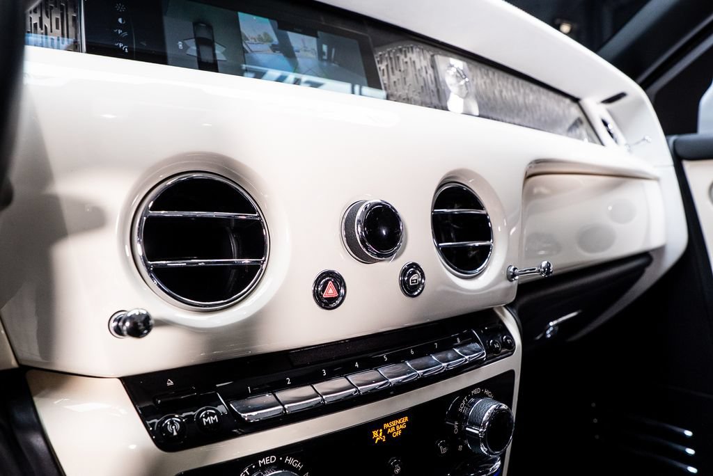 Used 2019 Rolls-Royce Phantom Sedan RWD image 44