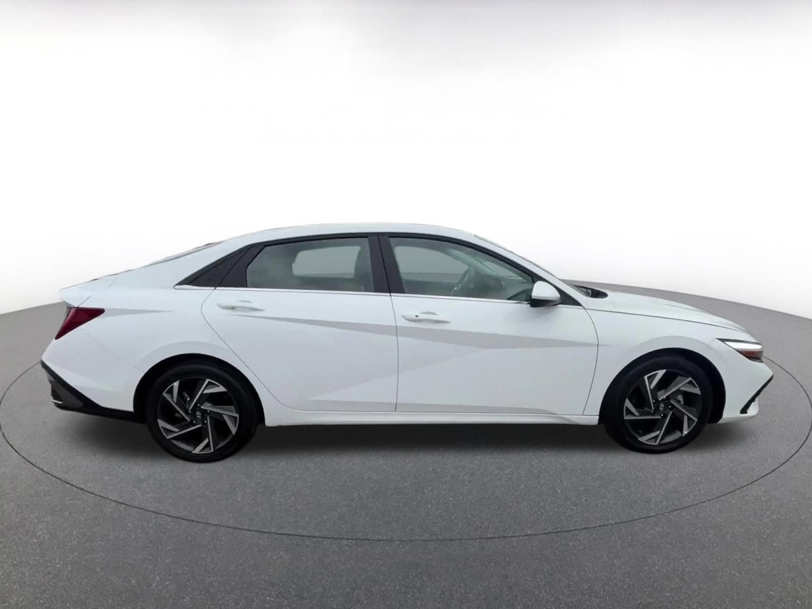 Used 2025 Hyundai Elantra SEL FWD image 16