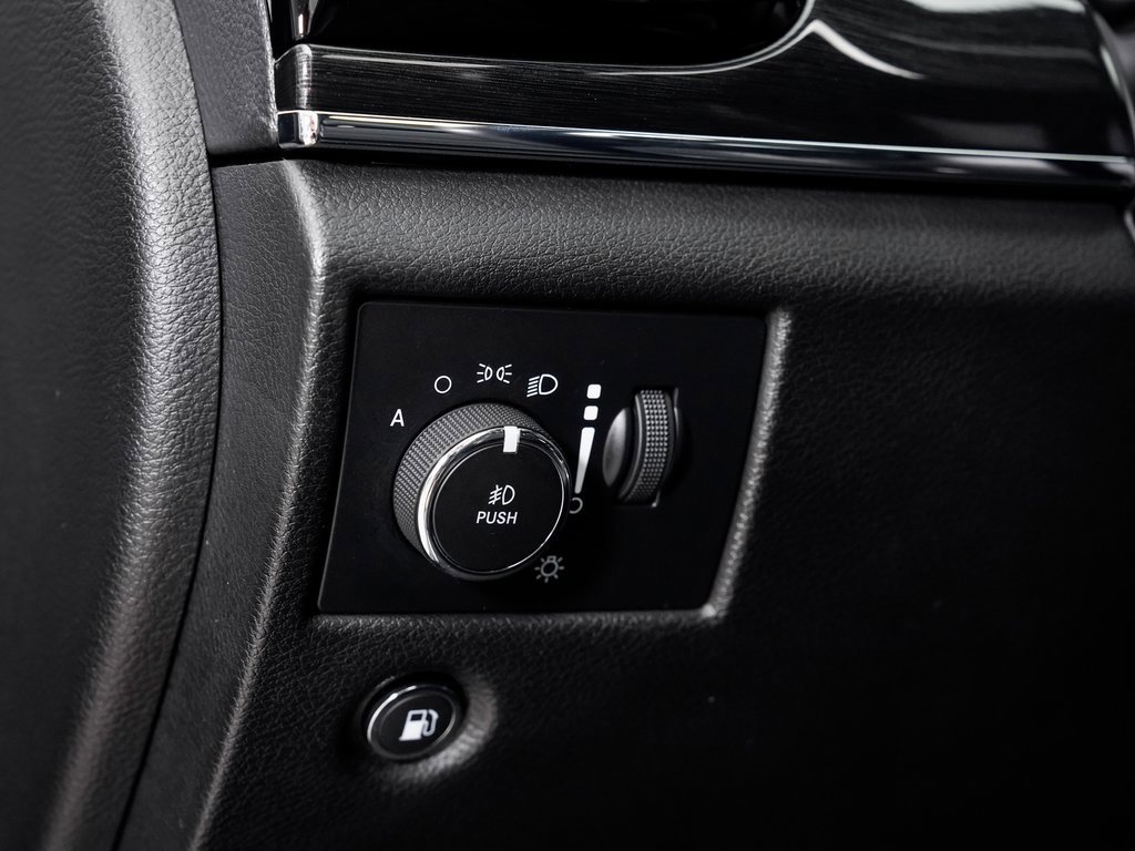 Used 2021 Jeep Grand Cherokee Trailhawk w/ Trailhawk Luxury Group image 11