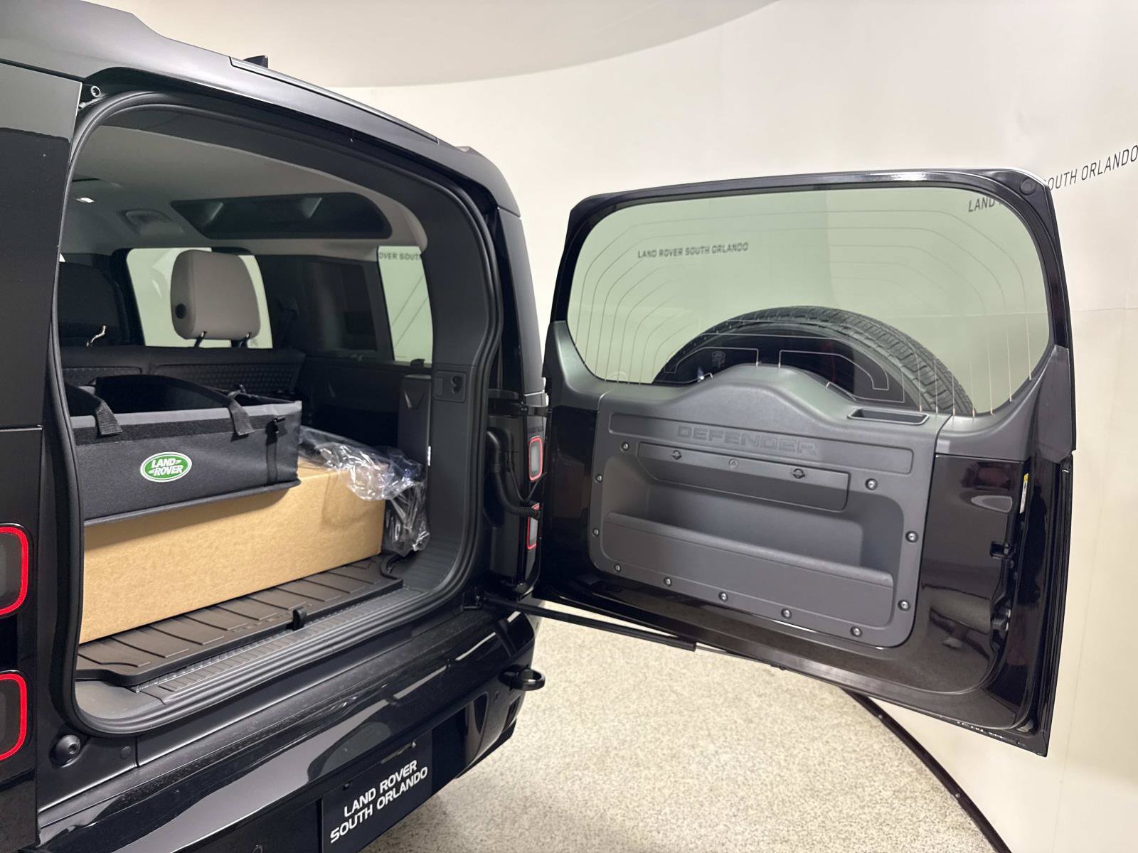 New 2026 Land Rover Defender 110 X-Dynamic SE AWD/4WD image 11