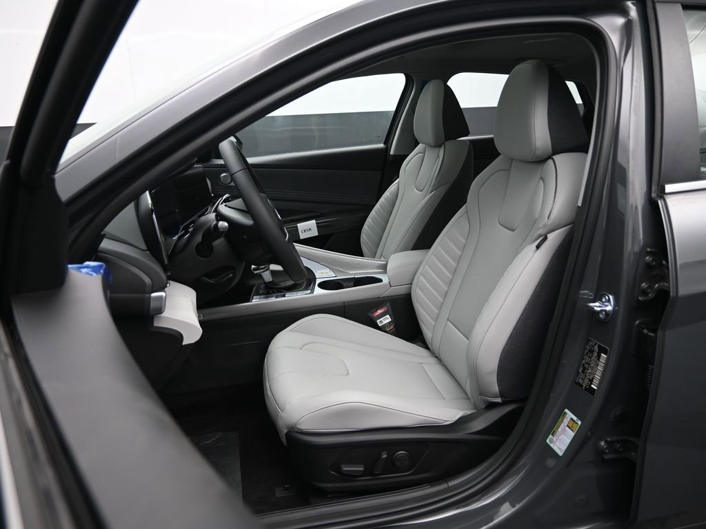Certified 2025 Hyundai Elantra Limited image 26