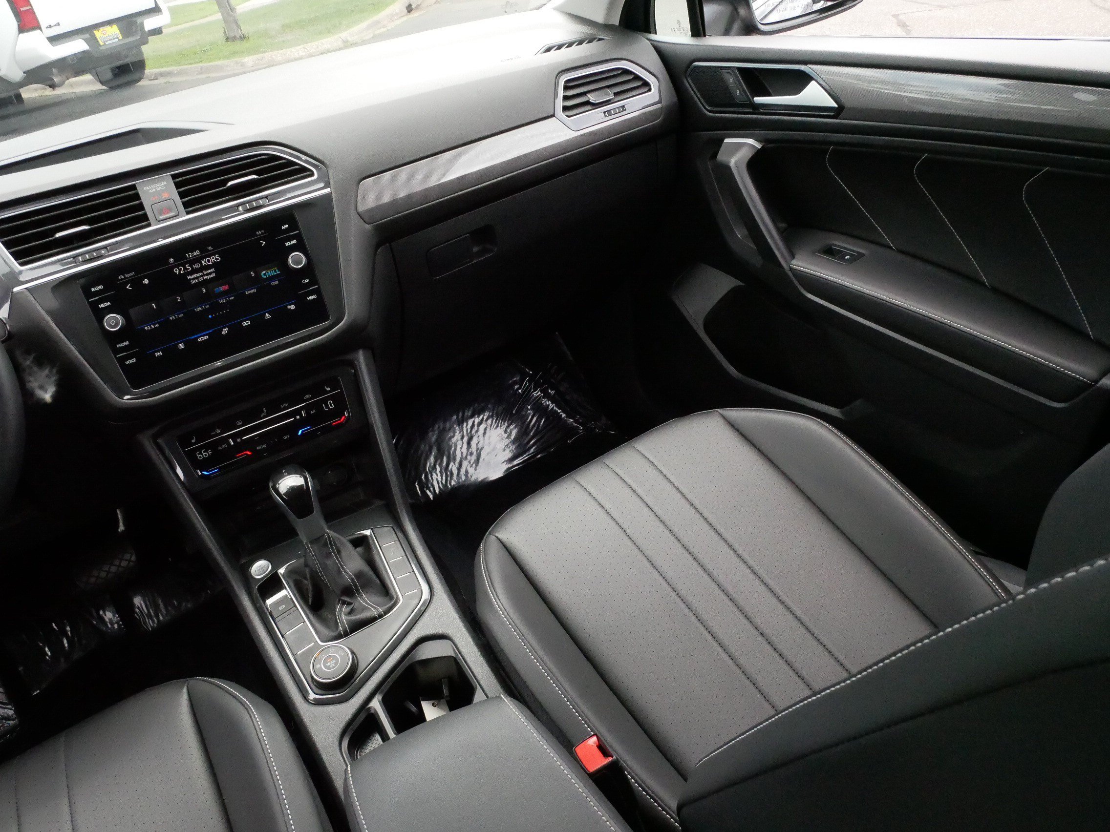 Certified 2024 Volkswagen Tiguan SE AWD/4WD image 11