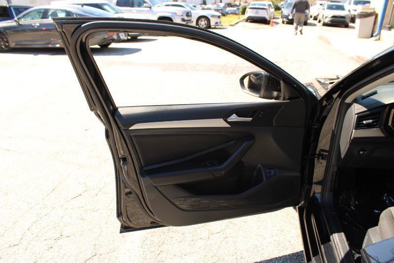 Used 2021 Volkswagen Jetta R-Line FWD image 18