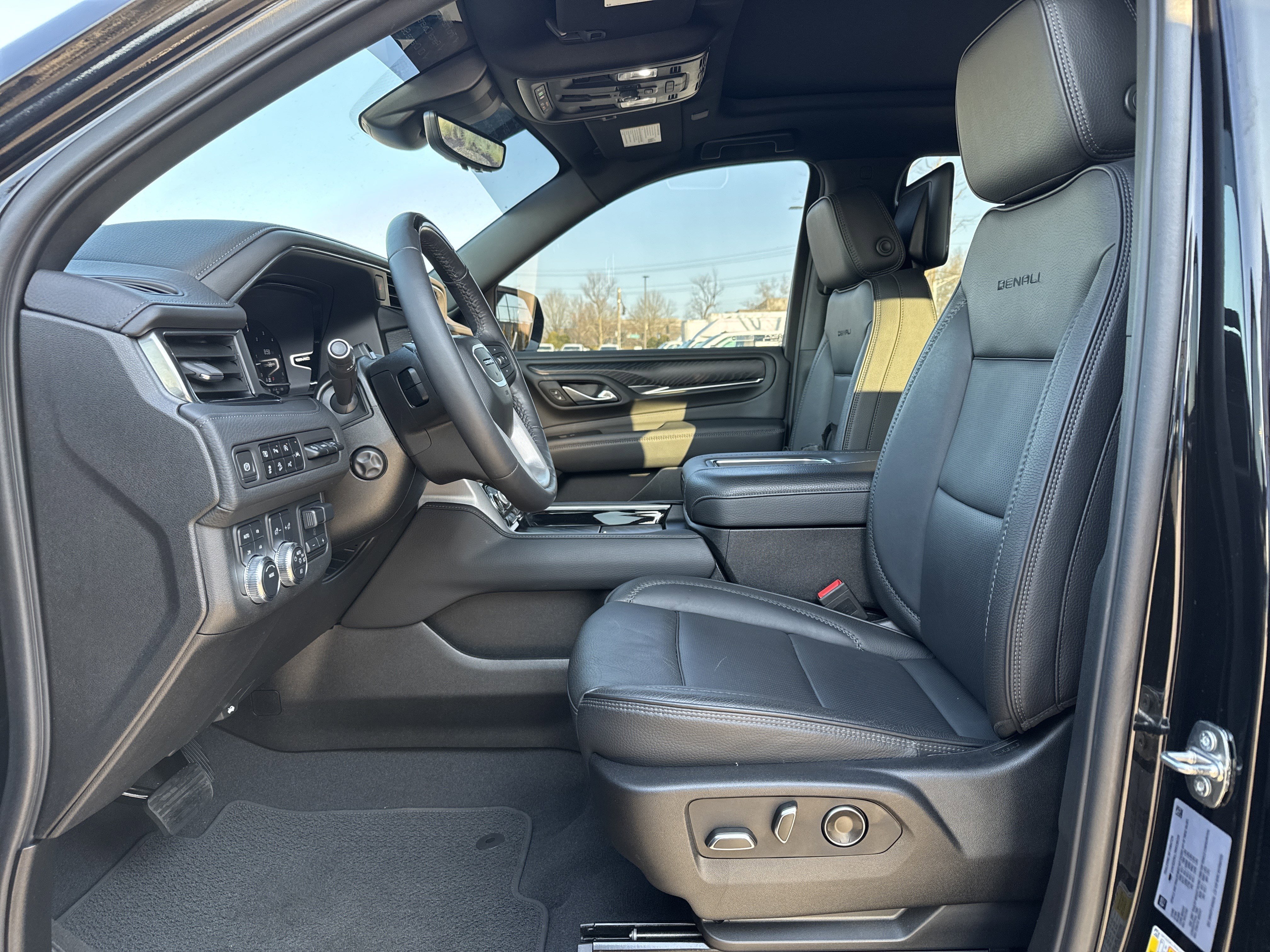 Used 2024 GMC Yukon Denali w/ Advanced Technology Package image 15