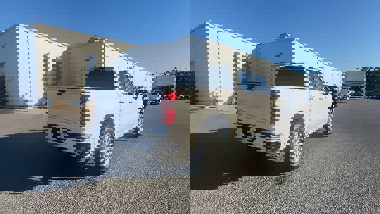 Used 2025 Chevrolet Silverado 1500 Custom image 8