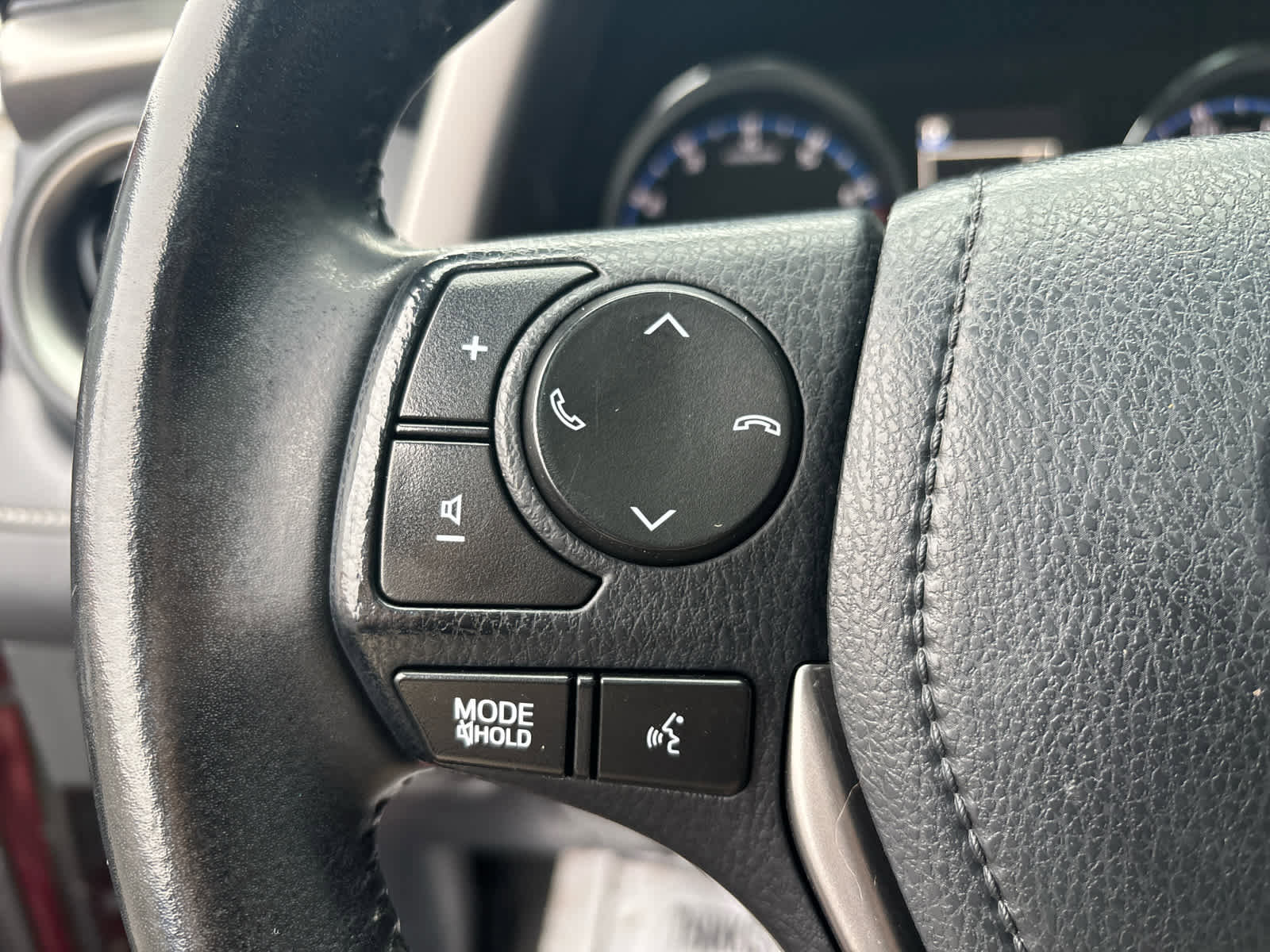 Used 2018 Toyota RAV4 Limited image 18