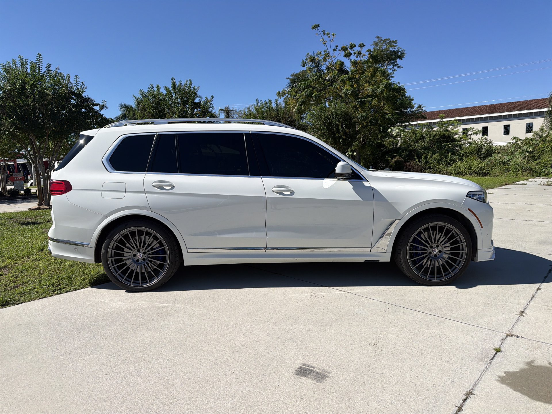 Used 2021 BMW ALPINA XB7 AWD/4WD image 3