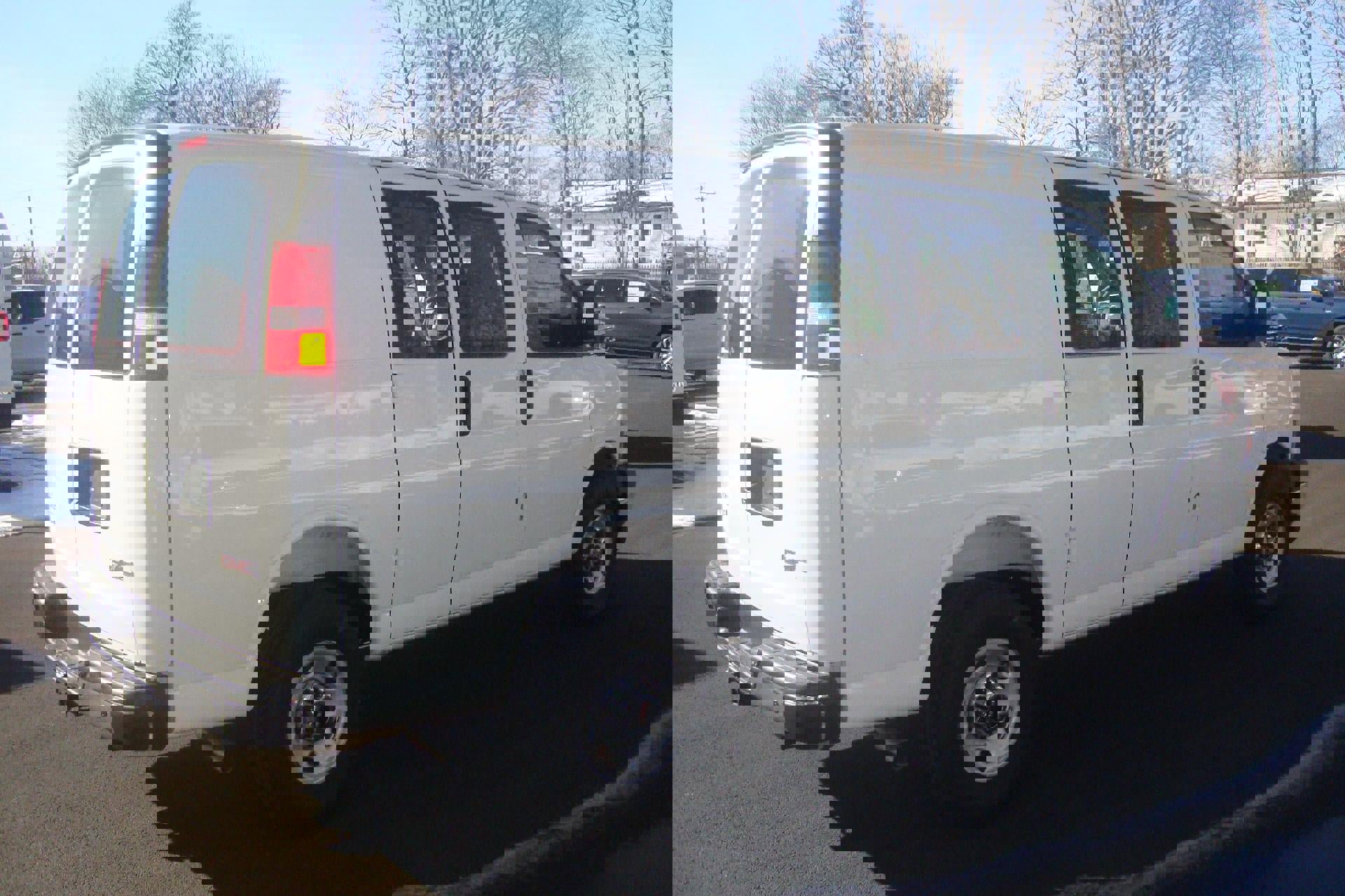 New 2025 GMC Savana 2500 w/ Driver Convenience Package RWD image 4