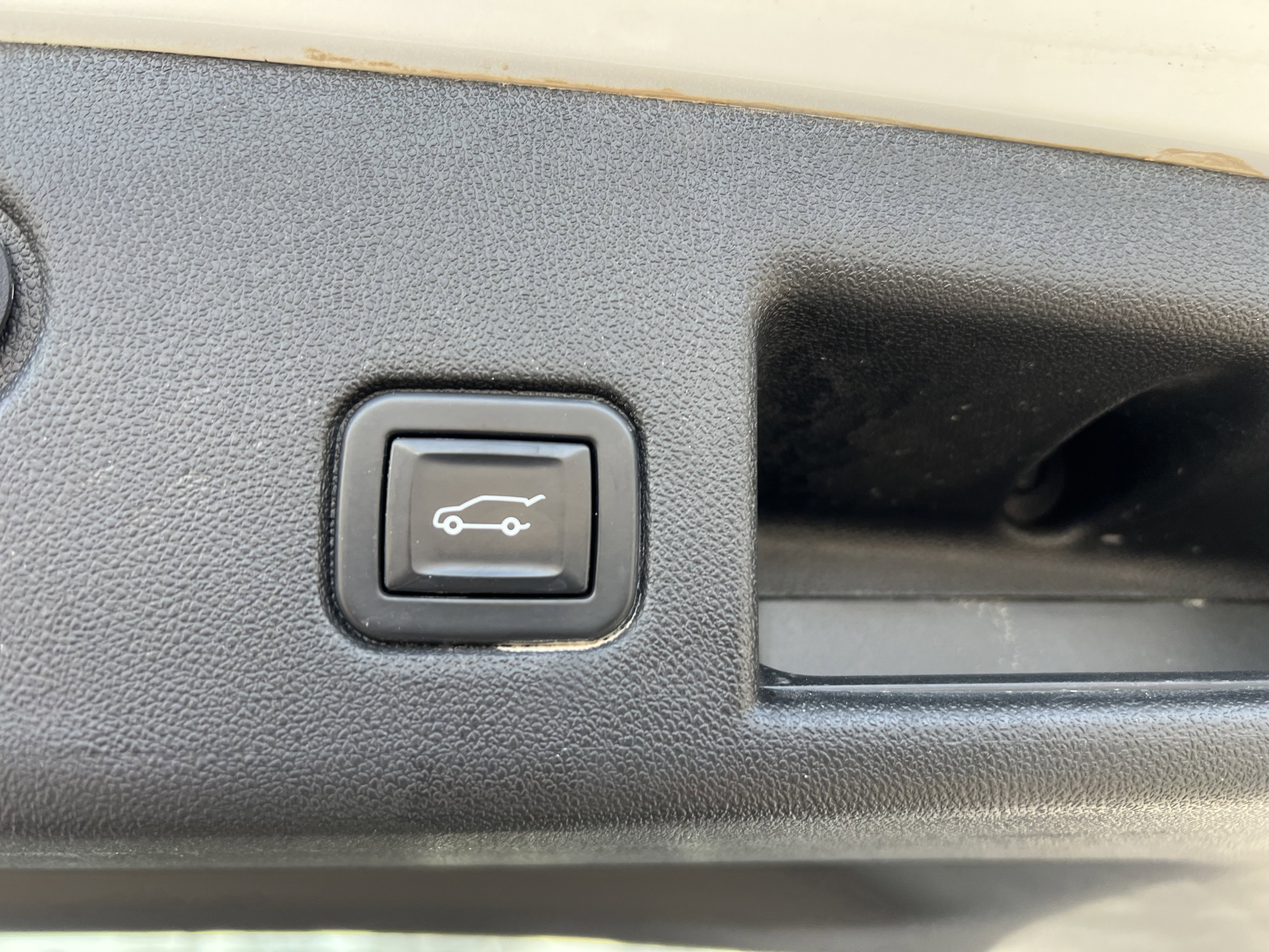 Used 2020 Chevrolet Equinox Premier image 11