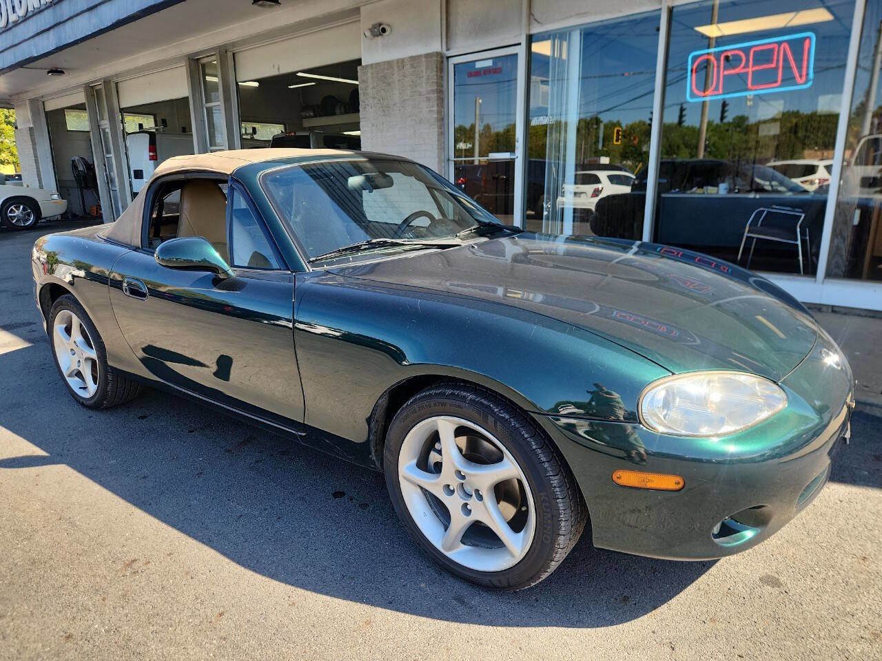 Used 2002 MAZDA MX-5 Miata LS image 1