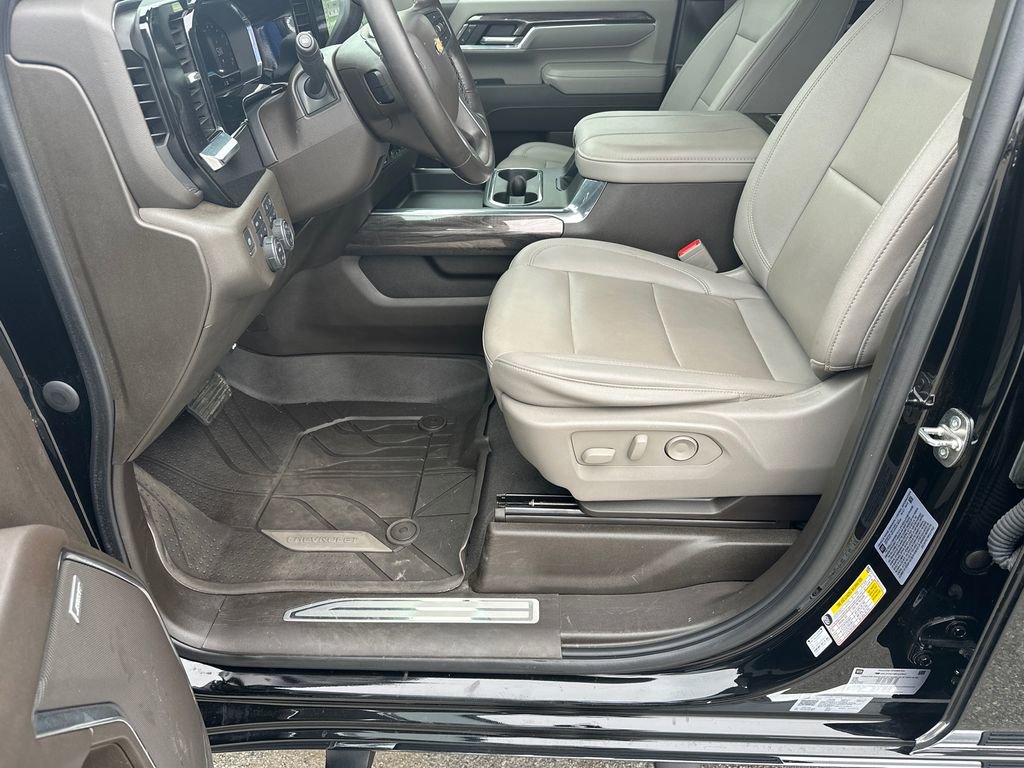 Certified 2024 Chevrolet Silverado 2500 LTZ w/ LTZ Convenience Package image 9