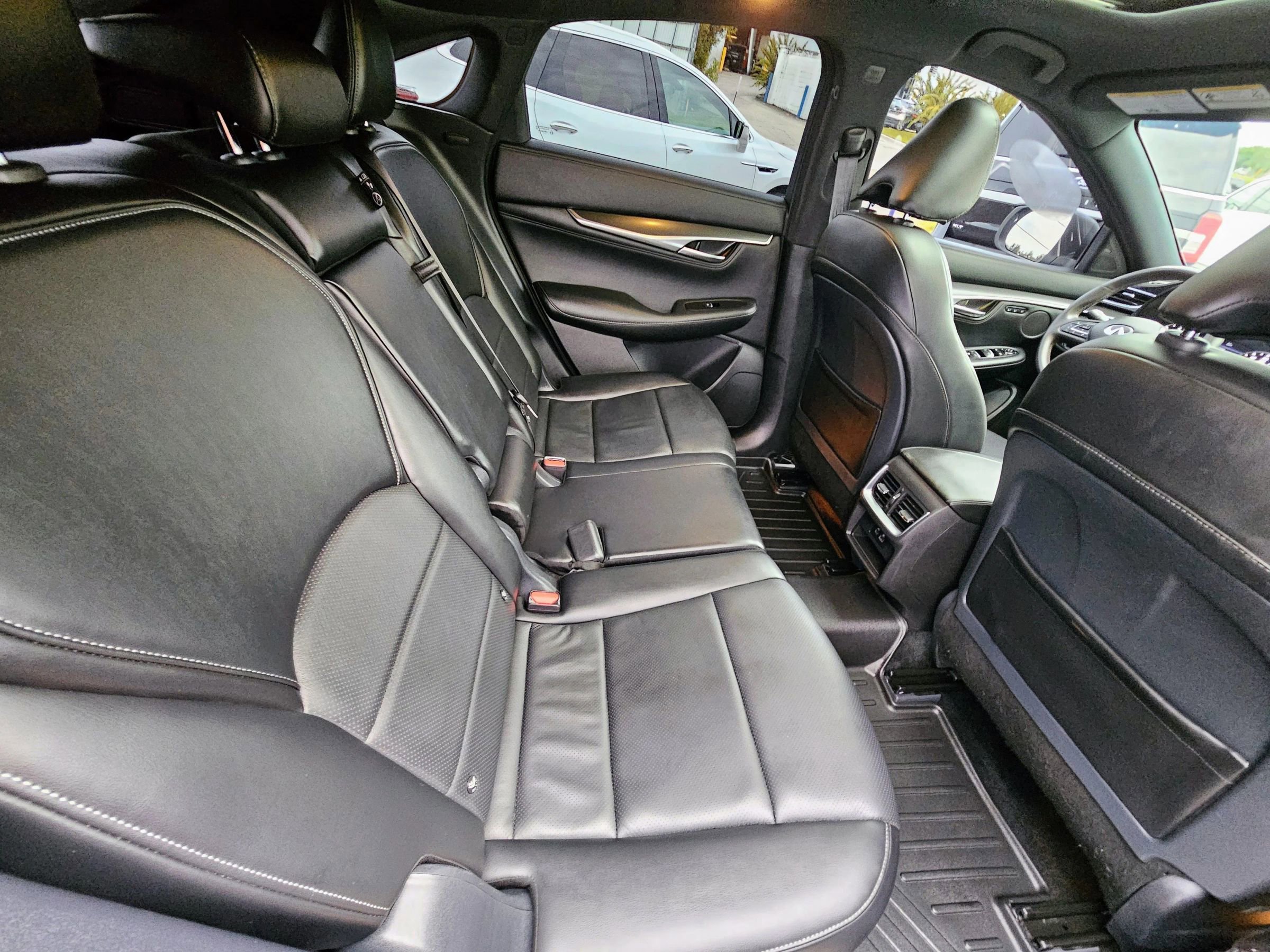 Used 2025 INFINITI QX55 Luxe w/ Cargo Package image 13