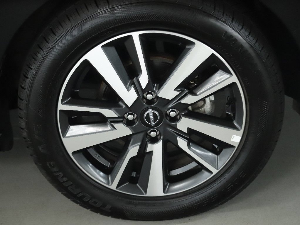 Used 2025 Nissan Versa SV FWD image 10
