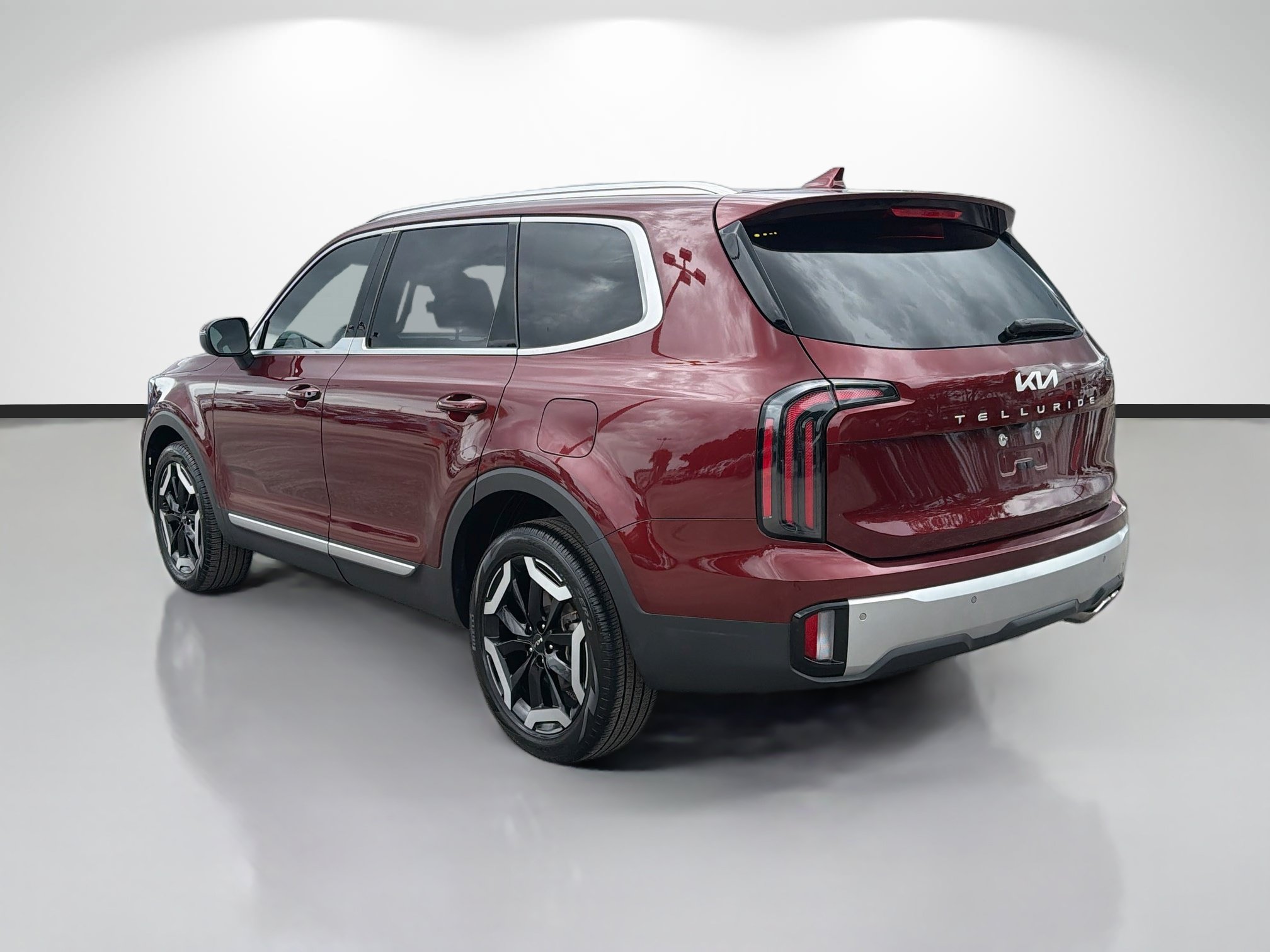 Used 2024 Kia Telluride EX w/ EX Captain's Chair Package FWD image 3