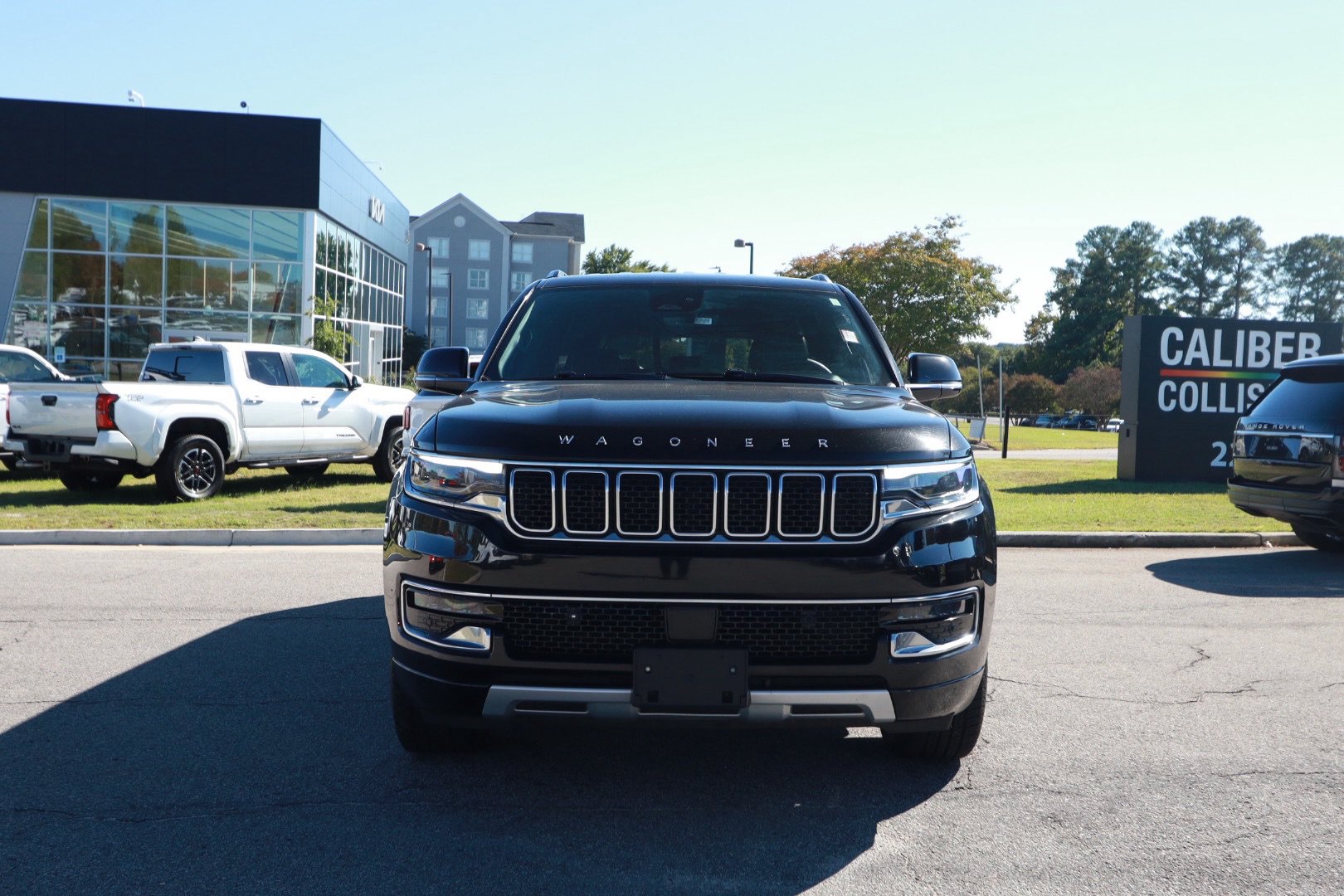 Used 2024 Jeep Wagoneer L Series II RWD image 8