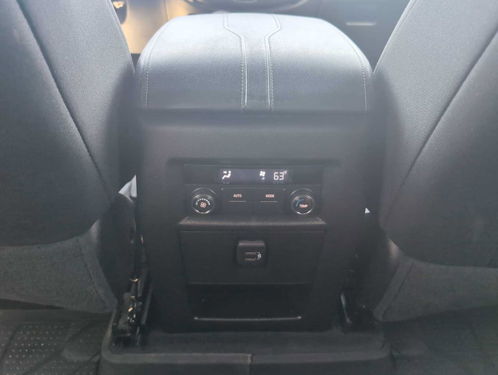 Used 2023 Chevrolet Traverse LT FWD image 21