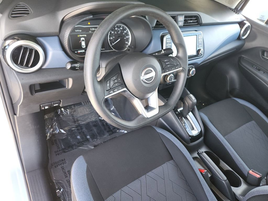 Used 2025 Nissan Versa SV image 11