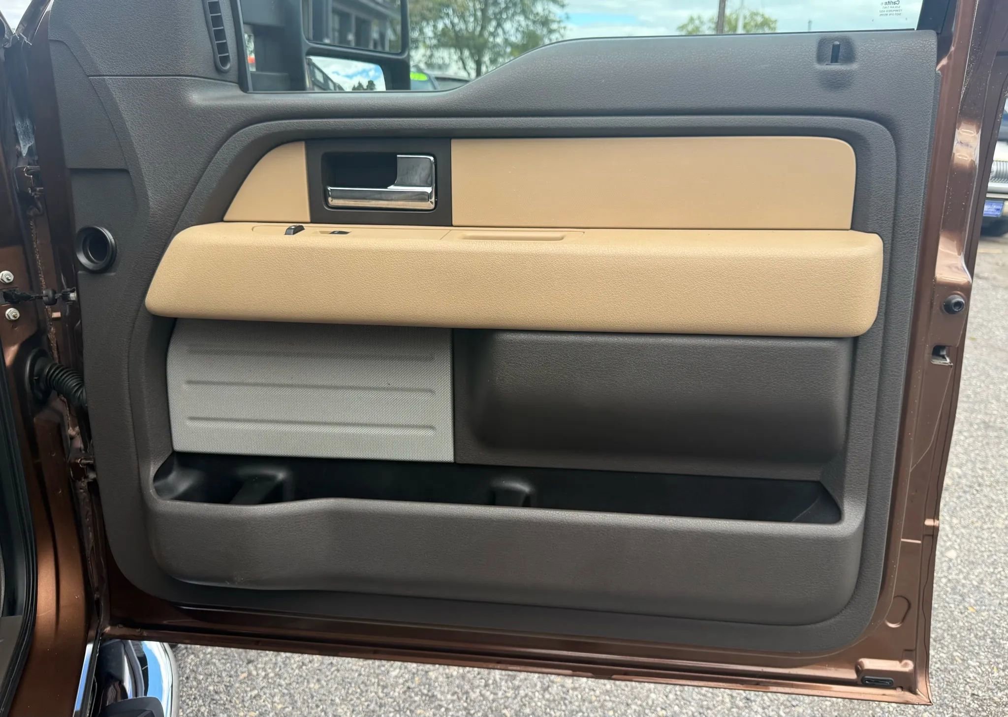 Used 2012 Ford F150 XLT w/ XLT Chrome Pkg image 10