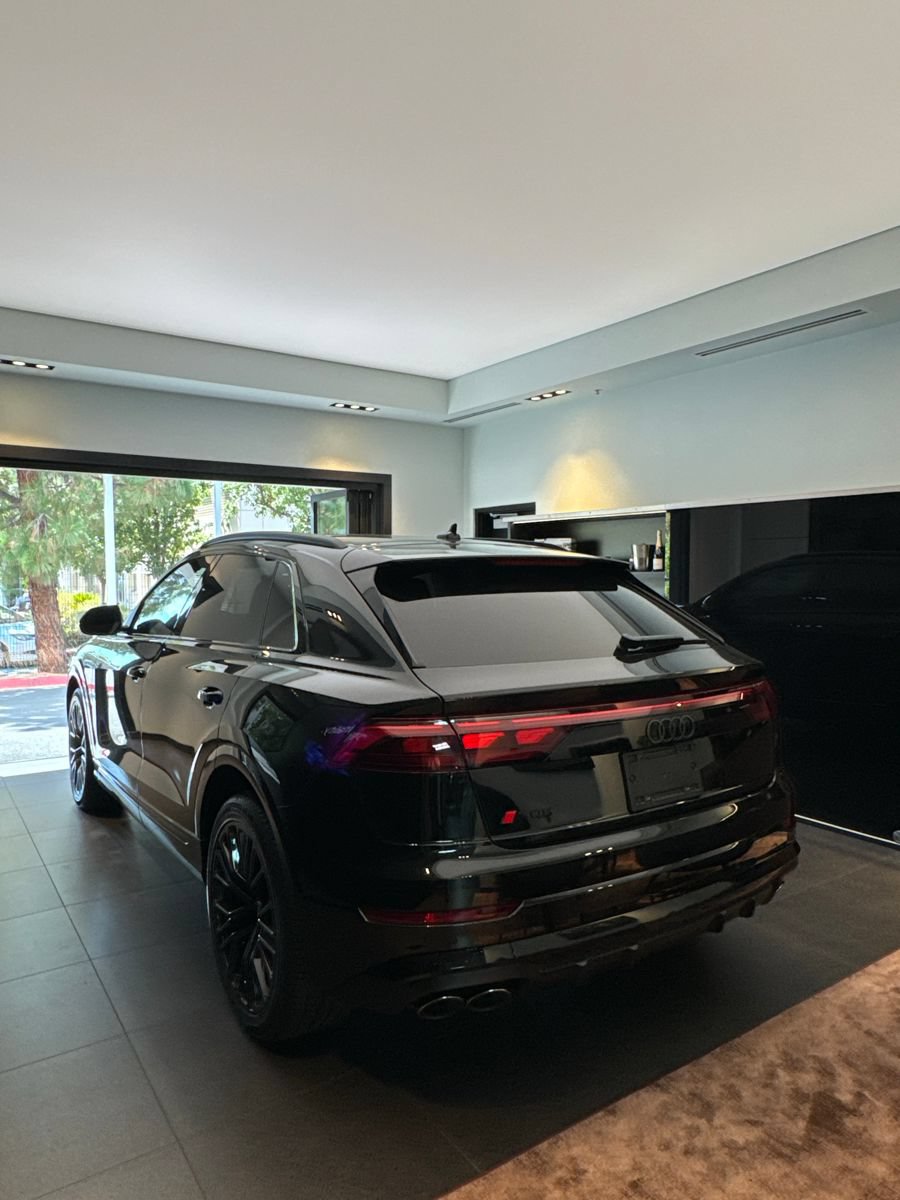 Used 2024 Audi SQ8 Prestige w/ Prestige Package AWD/4WD image 3