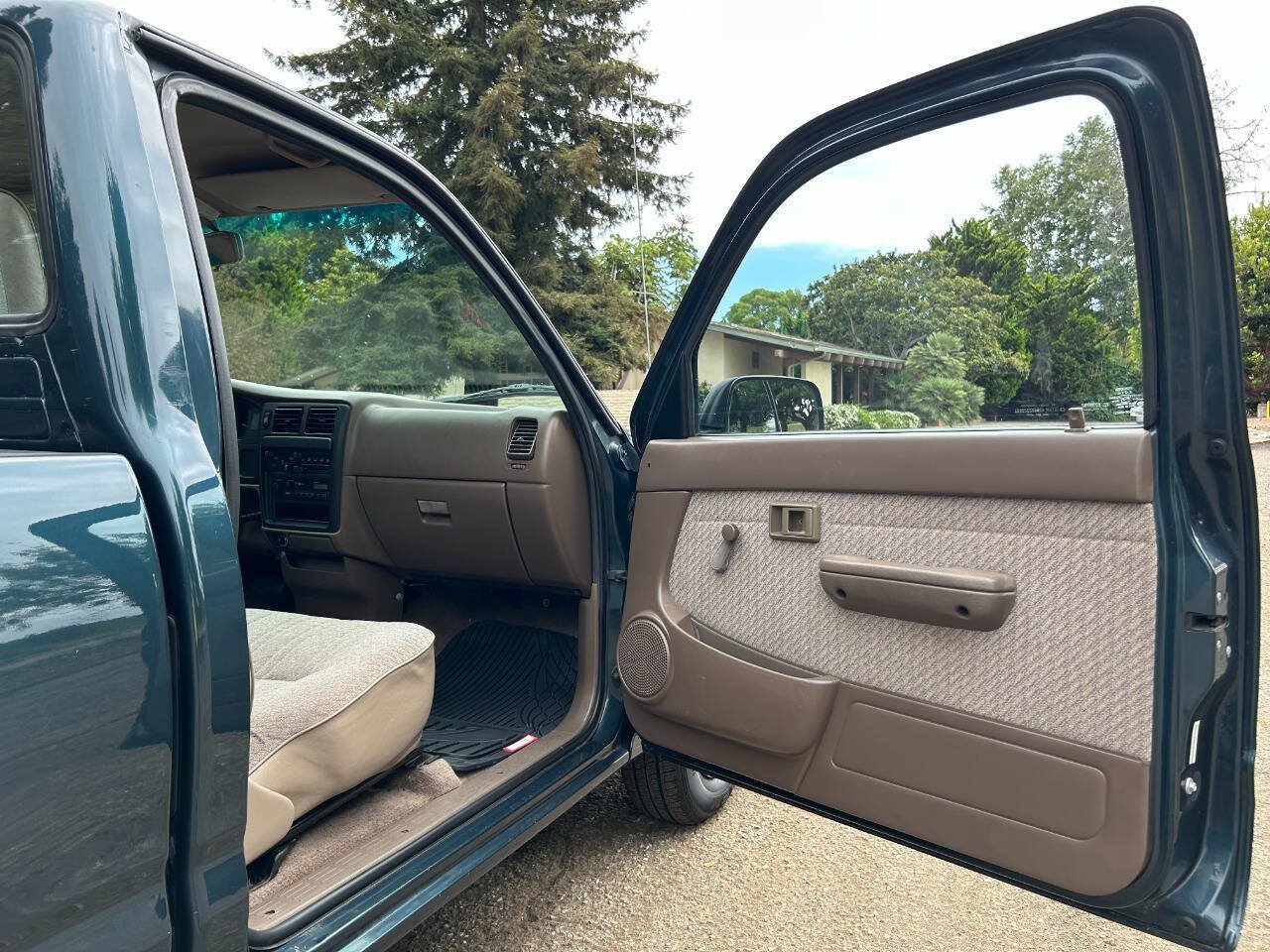 Used 1997 Toyota Tacoma 2WD Regular Cab w/ Value Edition Plus Pkg image 24