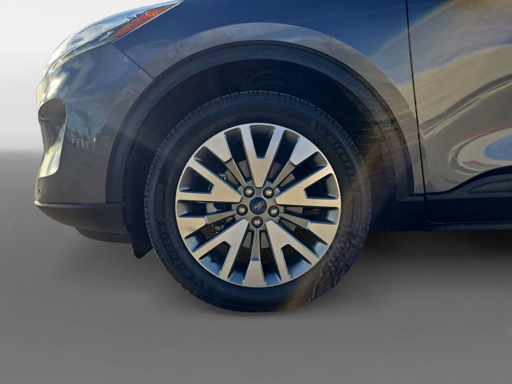 Used 2022 Ford Escape Titanium w/ Class II Trailer Tow Package image 15