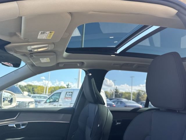 New 2026 Volvo XC90 B5 Plus w/ Protection Package AWD/4WD image 18