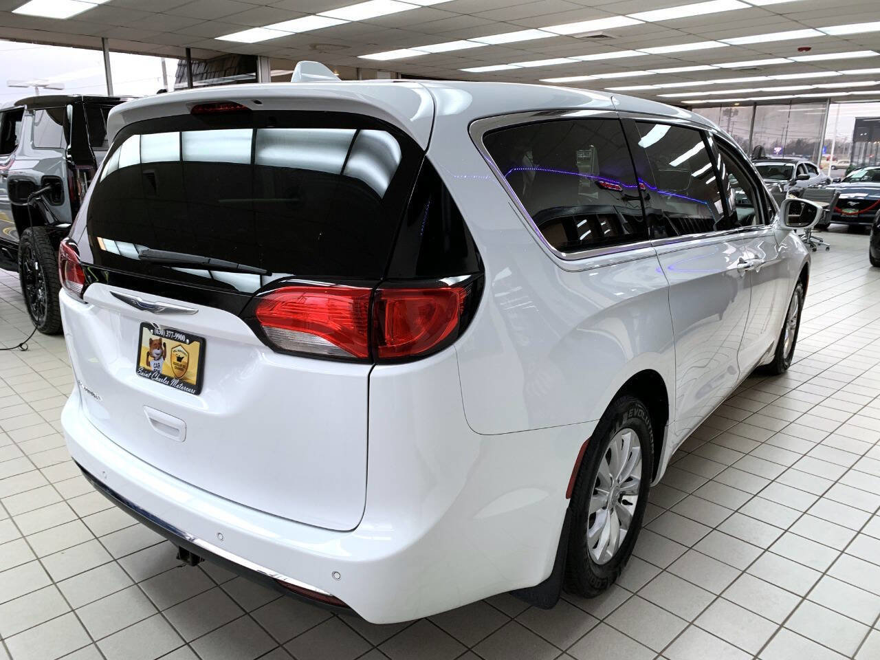 Used 2018 Chrysler Pacifica Touring Plus image 3