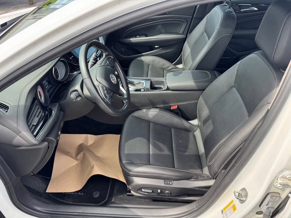 Used 2018 Buick Regal Essence w/ Driver Confidence Package #1 AWD/4WD image 11