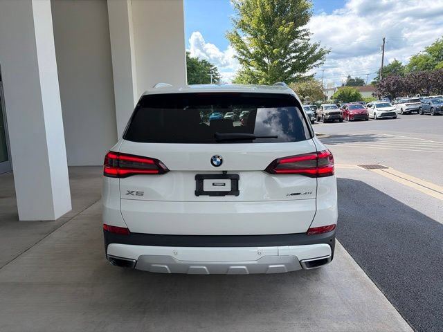 Used 2022 BMW X5 xDrive40i w/ Premium Package AWD/4WD image 4