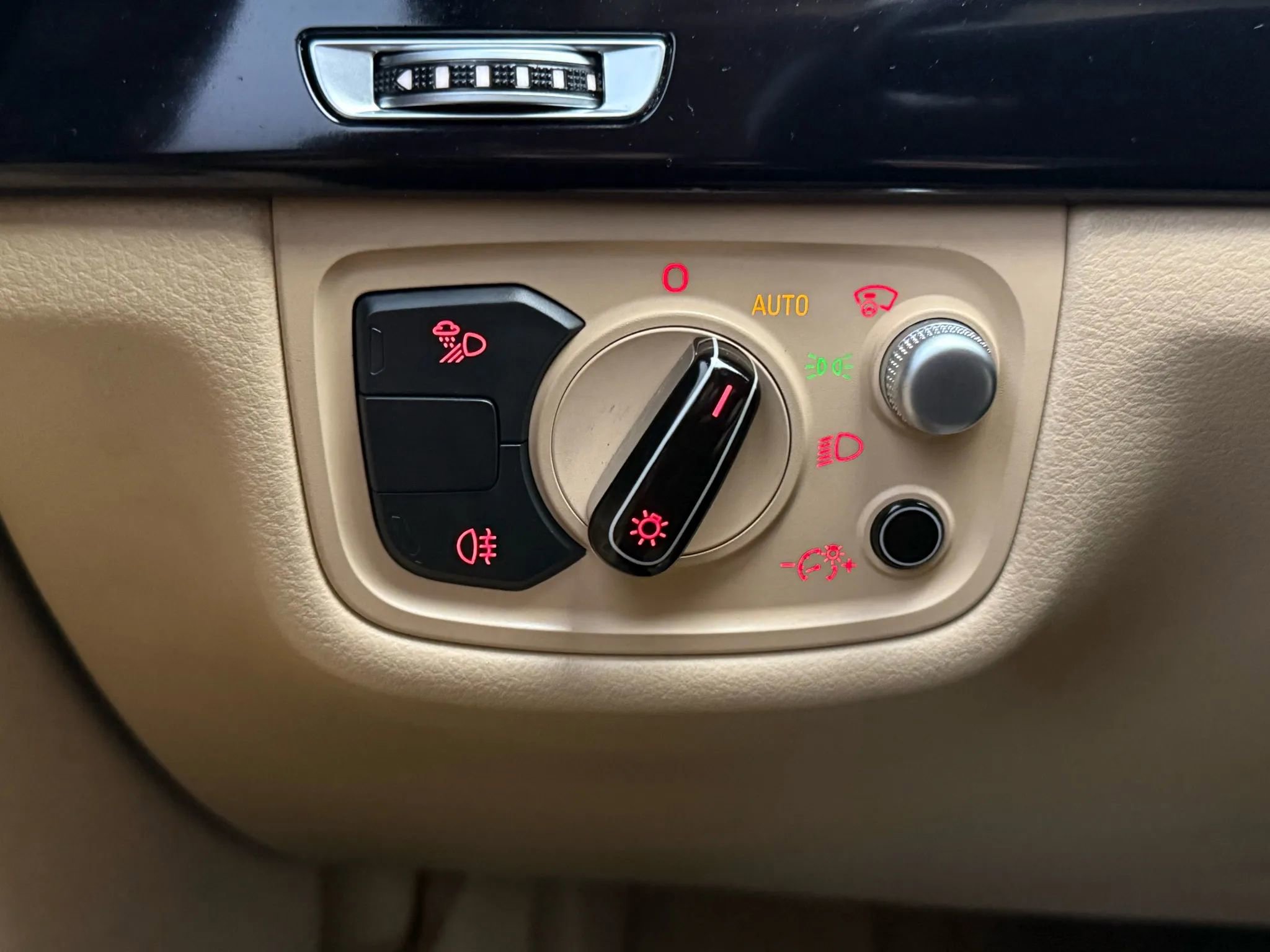 Used 2017 Audi A8 L 4.0T image 50