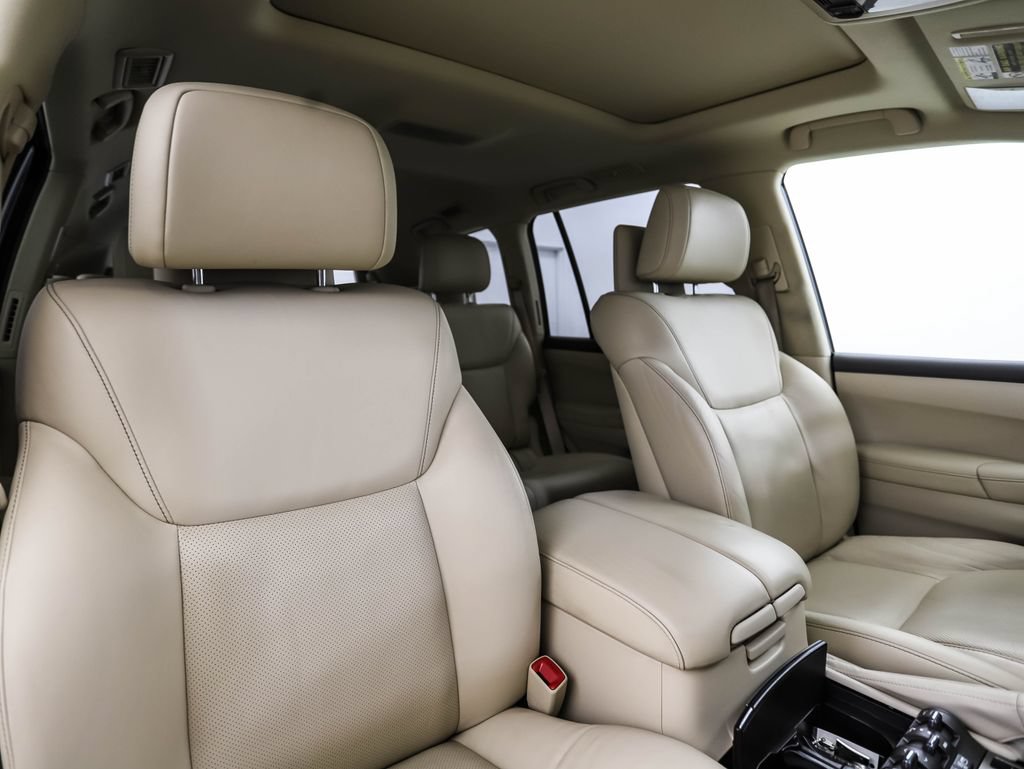 Used 2015 Lexus LX 570 4WD image 31