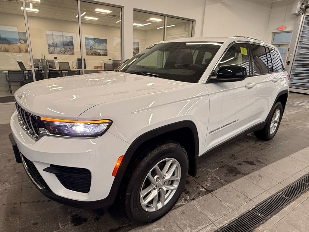 New 2025 Jeep Grand Cherokee Laredo X w/ Luxury Tech Group I image 3
