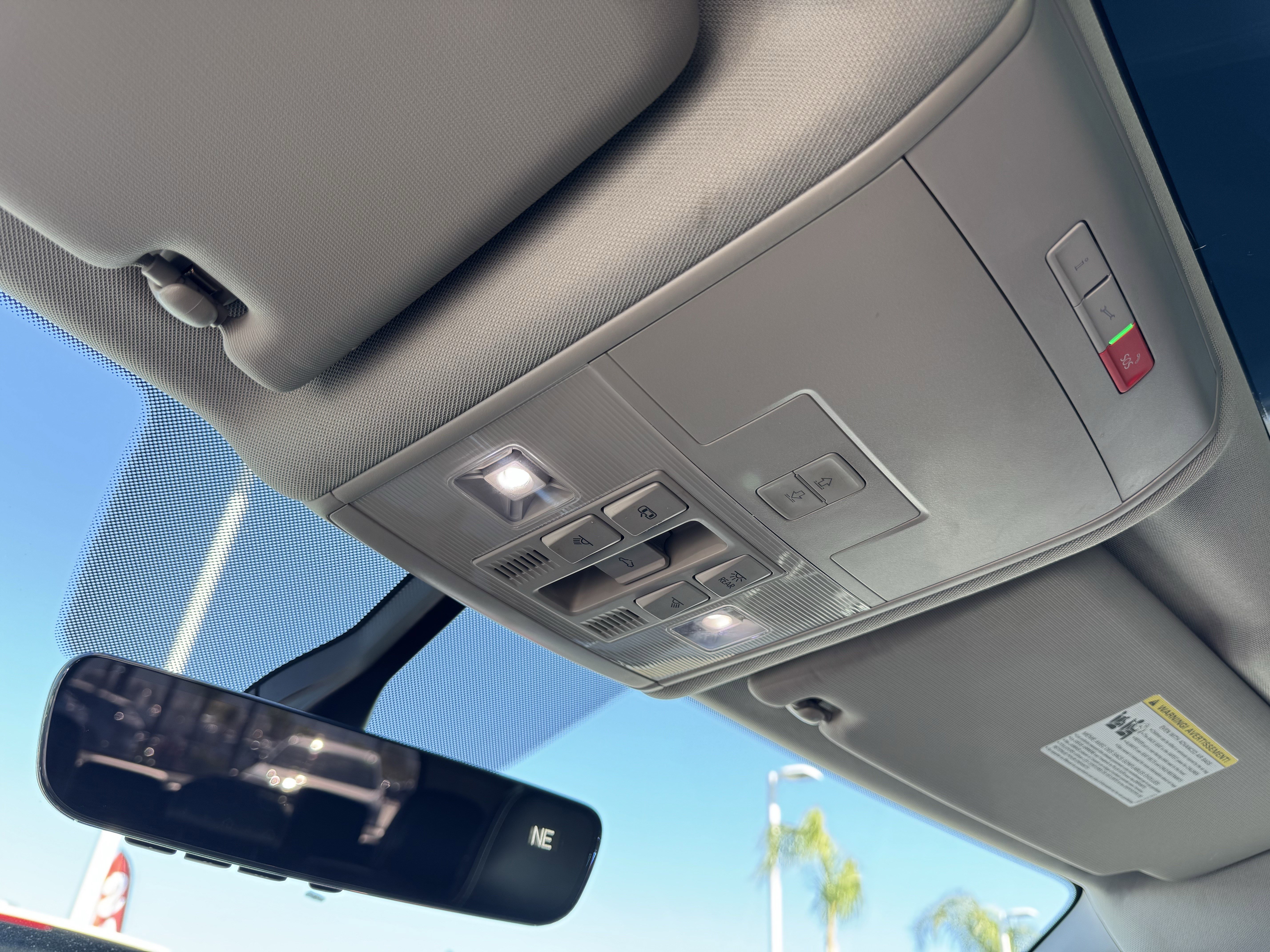 Used 2022 Volkswagen Atlas SE image 31