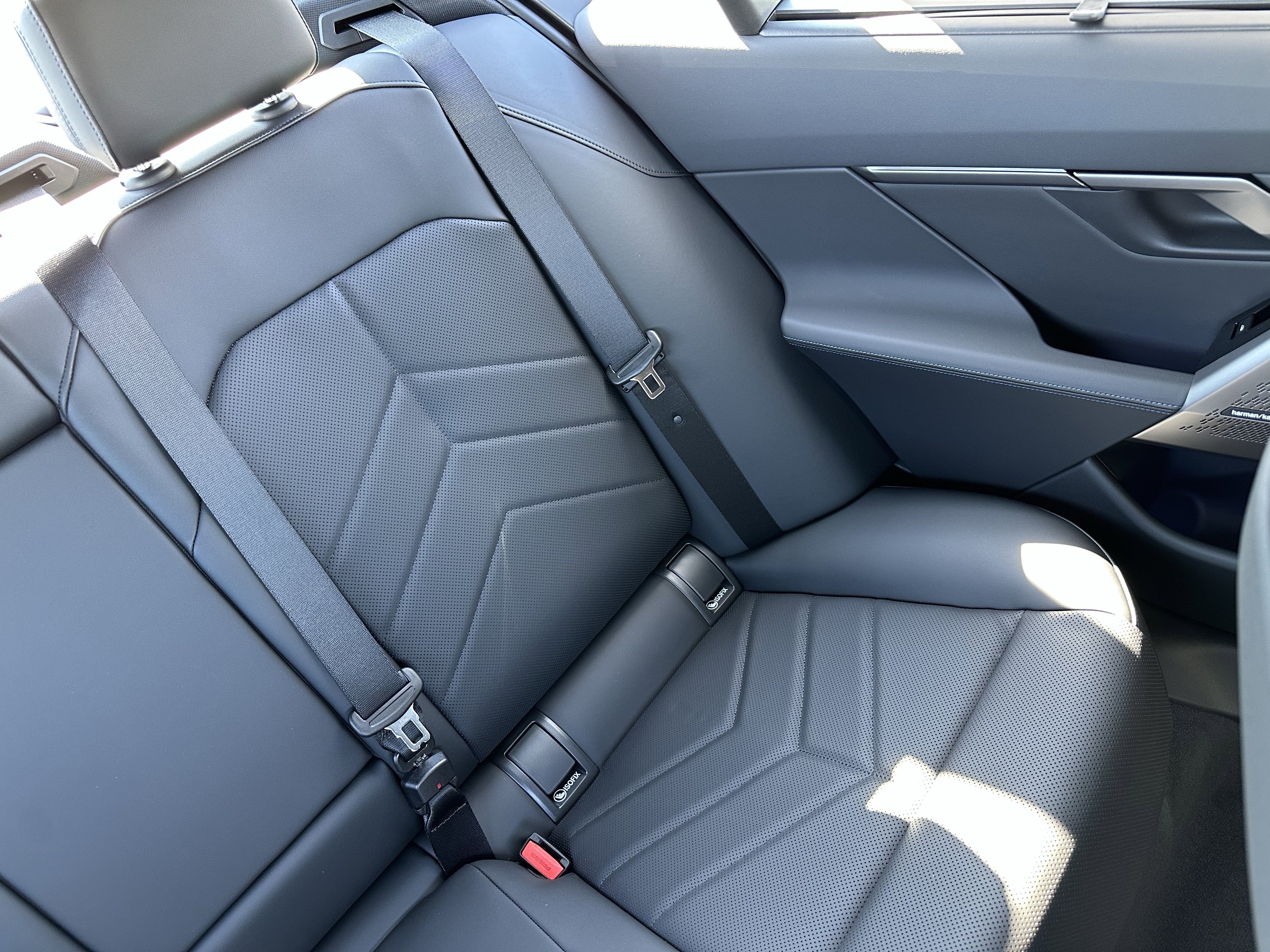 New 2026 BMW 550e xDrive w/ Executive Package image 19