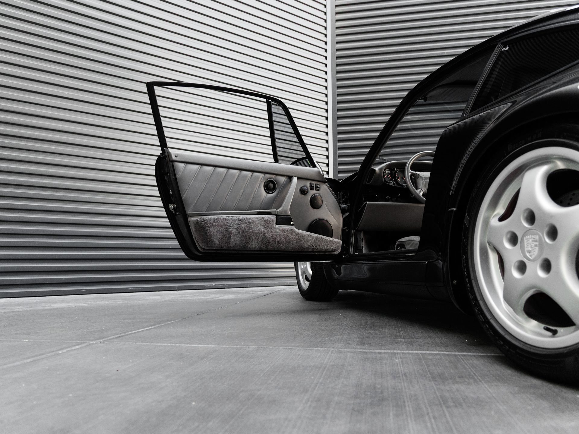 Used 1992 Porsche 911 Turbo RWD image 14