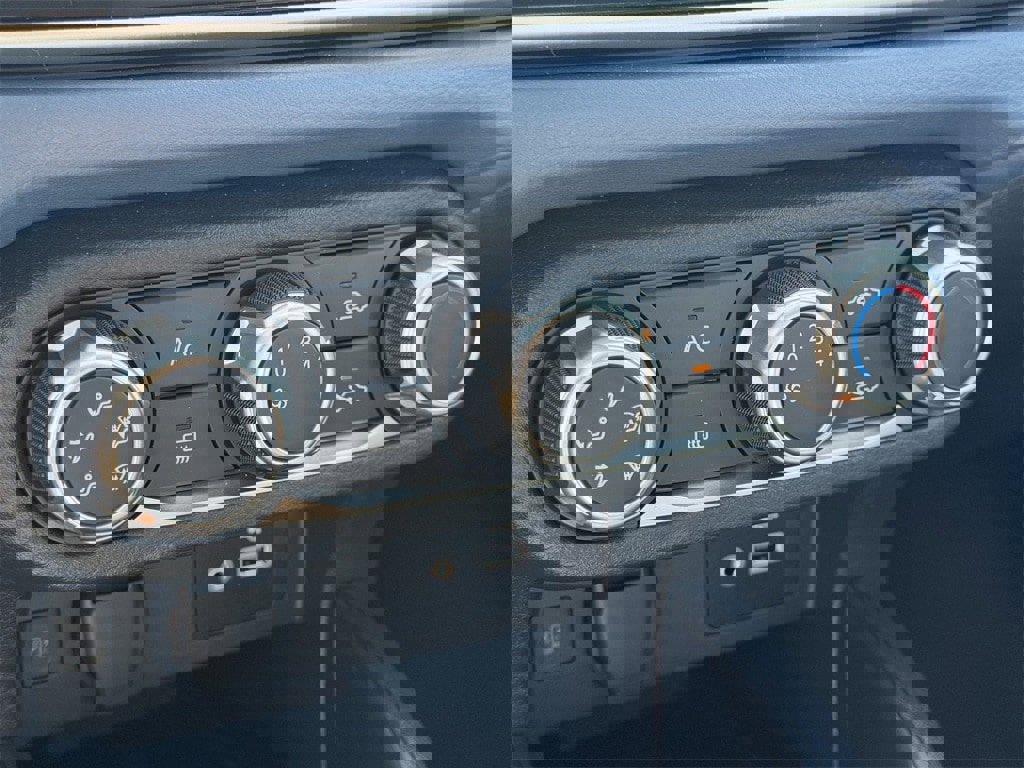 Used 2025 Nissan Versa SV image 19