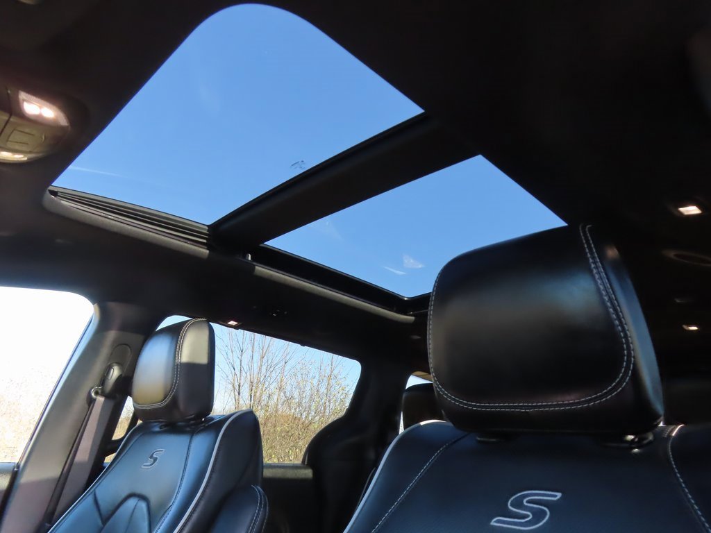 Certified 2025 Chrysler Pacifica Limited image 5